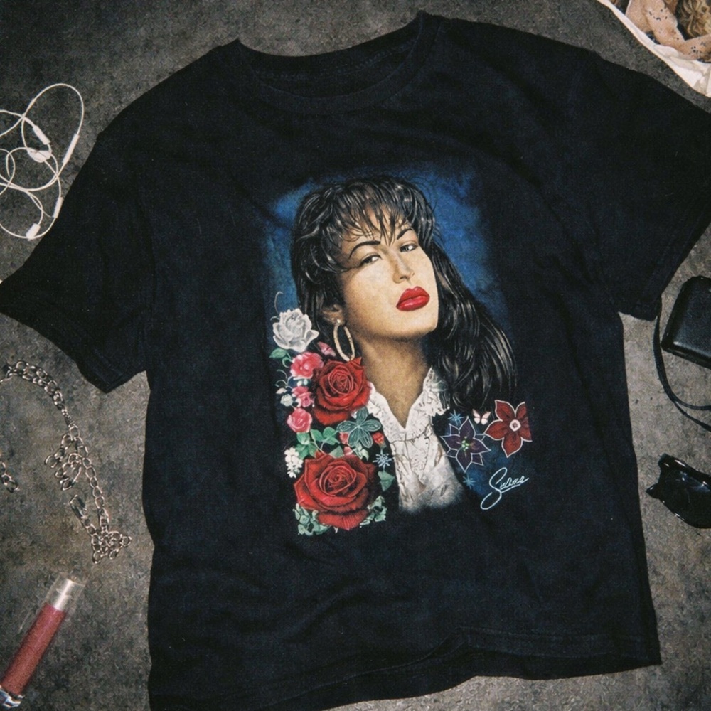 Selena Graphic Tee Black Roses Cropped Y2K Style Music Icon Shirt Size L